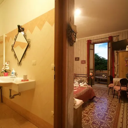 Konukevi Il Giglio D'oro Floransa